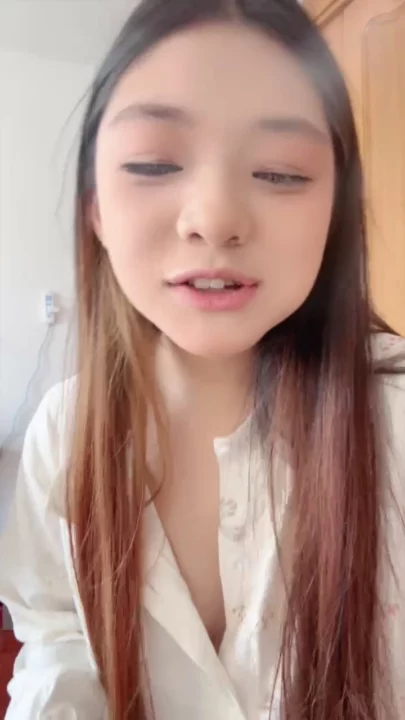 Screenshot 9 from Tongtong Chinese Amateur Livestream — POV Masturbation and Shaved Pussy Reveal