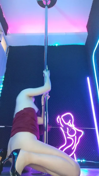 Screenshot 3 from Wenwen Chinese POV Masturbation — Pole Dance to Solo Lingerie Rub