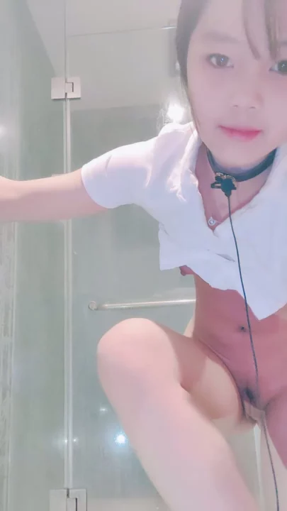 Screenshot 1 from Wenwen Japanese POV — Shaved Pussy Dildo Masturbation in Bathroom [FC2-PPV-51560]