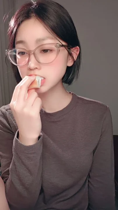 Screenshot 19 from Xiao Japanese Solo Masturbation — Gap Moe Glasses Tease in Lingerie
