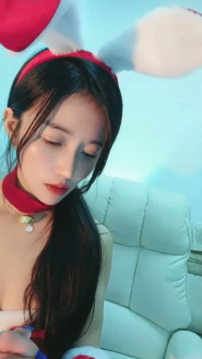 11번 스크린샷, Xinxin FC2 Amateur POV — Red Bunny Cosplay Masturbation with Dildo에서 캡처됨