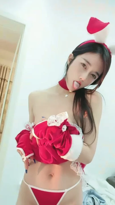 12번 스크린샷, Xinxin FC2 Amateur POV — Red Bunny Cosplay Masturbation with Dildo에서 캡처됨