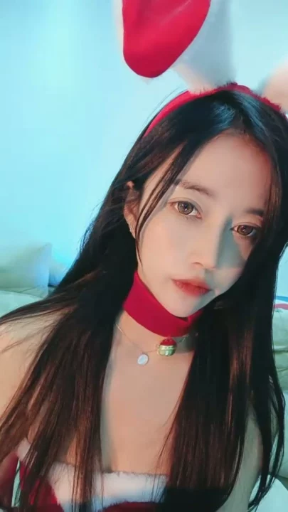 8번 스크린샷, Xinxin FC2 Amateur POV — Red Bunny Cosplay Masturbation with Dildo에서 캡처됨