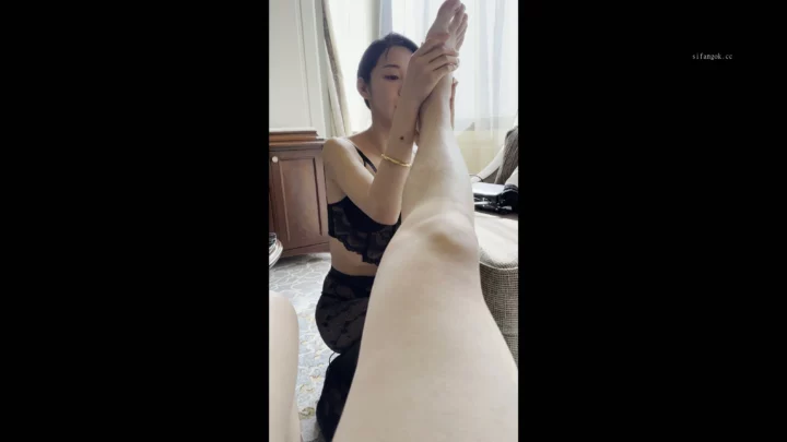 Screenshot 6 from Xueer Chinese Escort Blowjob and Footjob — Lingerie to Nude POV