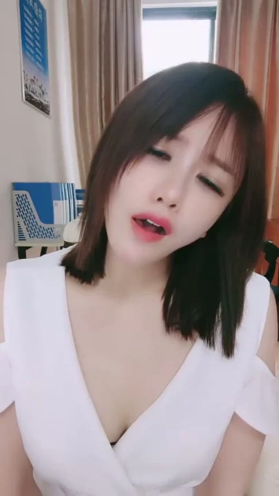 Screenshot 30 from Yiyi Japanese POV Masturbation — Big-Tits Lingerie Outdoor Selfie