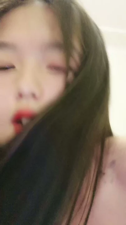 Screenshot 14 aus Yuxins chinesische Amateur-POV — Vibrierendes Spielzeug für spritzenden Orgasmus im Schlafzimmer