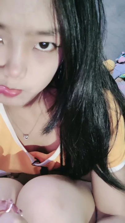 Screenshot 8 from Yuyu Chinese Livestream Nghiệp Dư Quay Từ Góc Nhìn Người Thứ Nhất — Em Gái Nhỏ Nhắn Khoe Mặt Tự Sướng Một Mình Với Đồ Chơi