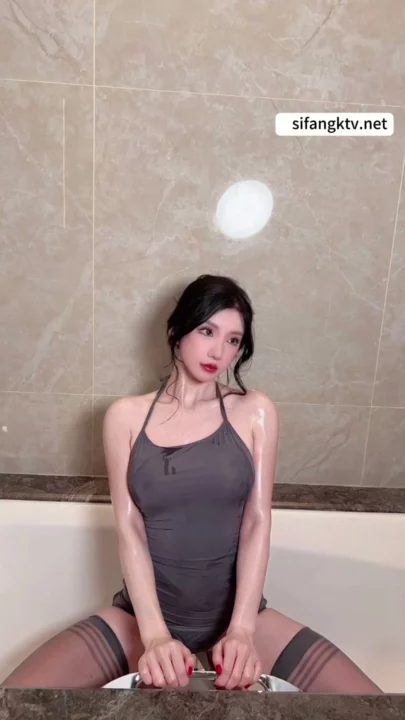 Screenshot 2 from Zhou Yuxi Amateur Bathroom Solo — Lingerie and Stockings Striptease [Private Leak]