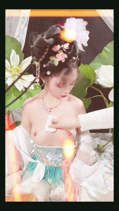 Screenshot 11 from Chinese Solo Masturbation in Traditional Hanfu — Petite Beauty Touches Pussy