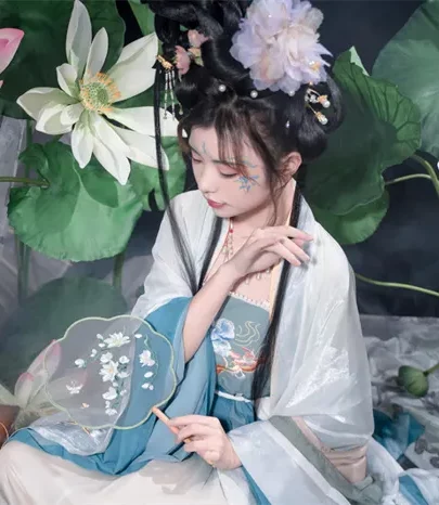 Screenshot 17 from Chinese Solo Masturbation in Traditional Hanfu — Petite Beauty Touches Pussy