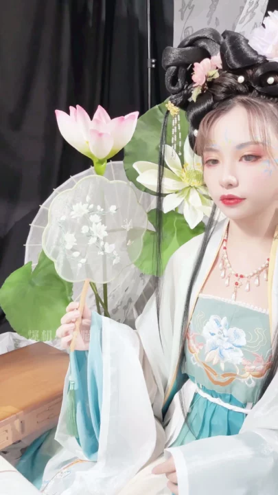 Screenshot 3 from Chinese Solo Masturbation in Traditional Hanfu — Petite Beauty Touches Pussy