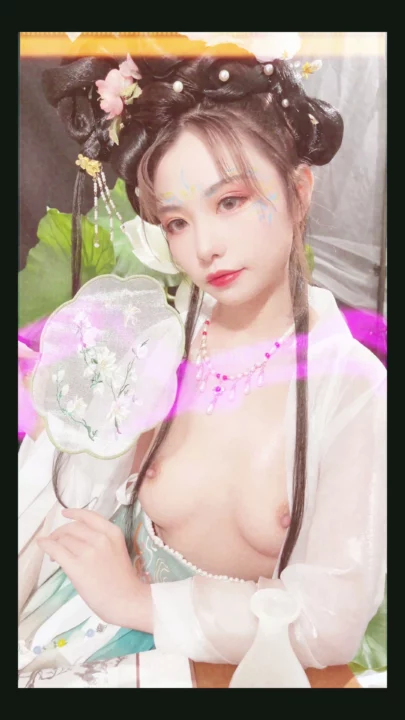 Screenshot 1 from Chinese Solo Masturbation in Traditional Hanfu — Petite Beauty Touches Pussy