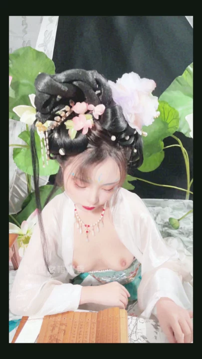 Screenshot 6 from Chinese Solo Masturbation in Traditional Hanfu — Petite Beauty Touches Pussy