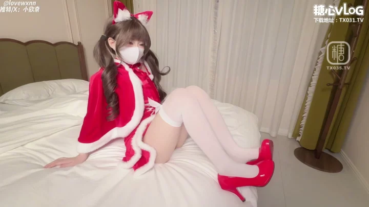 Screenshot 10 from Japanese POV Uncensored — Petite Beauty in Santa Costume with Toys and Blowjob